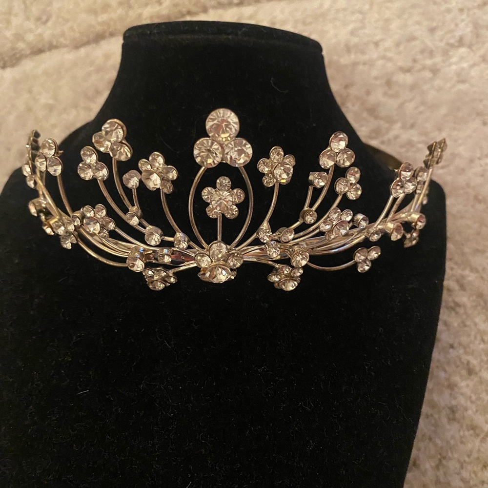 Pretty princess rhinestone crown or wedding crown